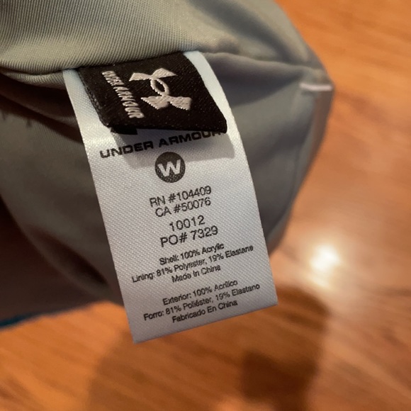 Under Armour toboggan, barely worn - Picture 4 of 4